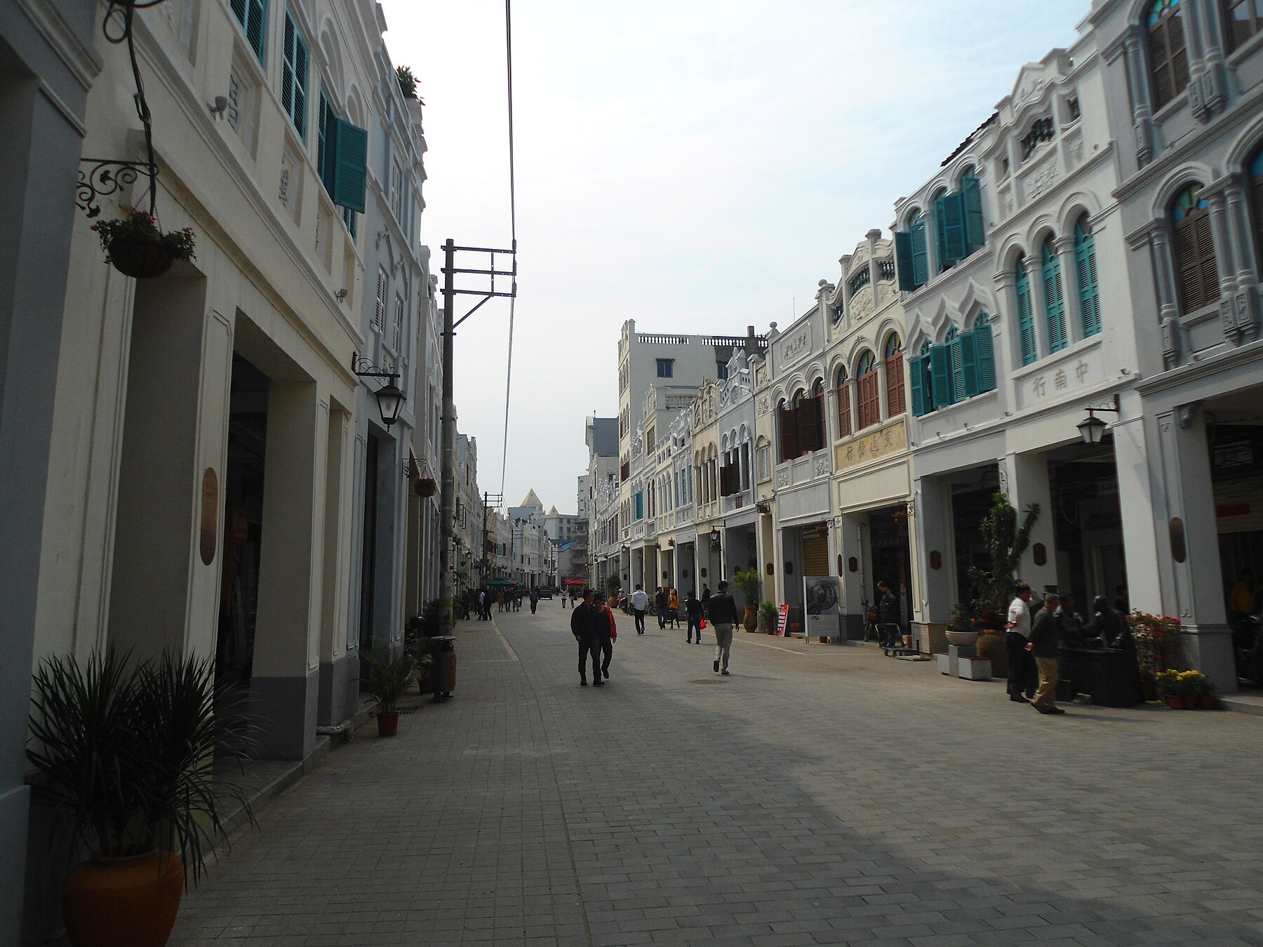 Qilou Old Street in Haikou for dental tourism planning